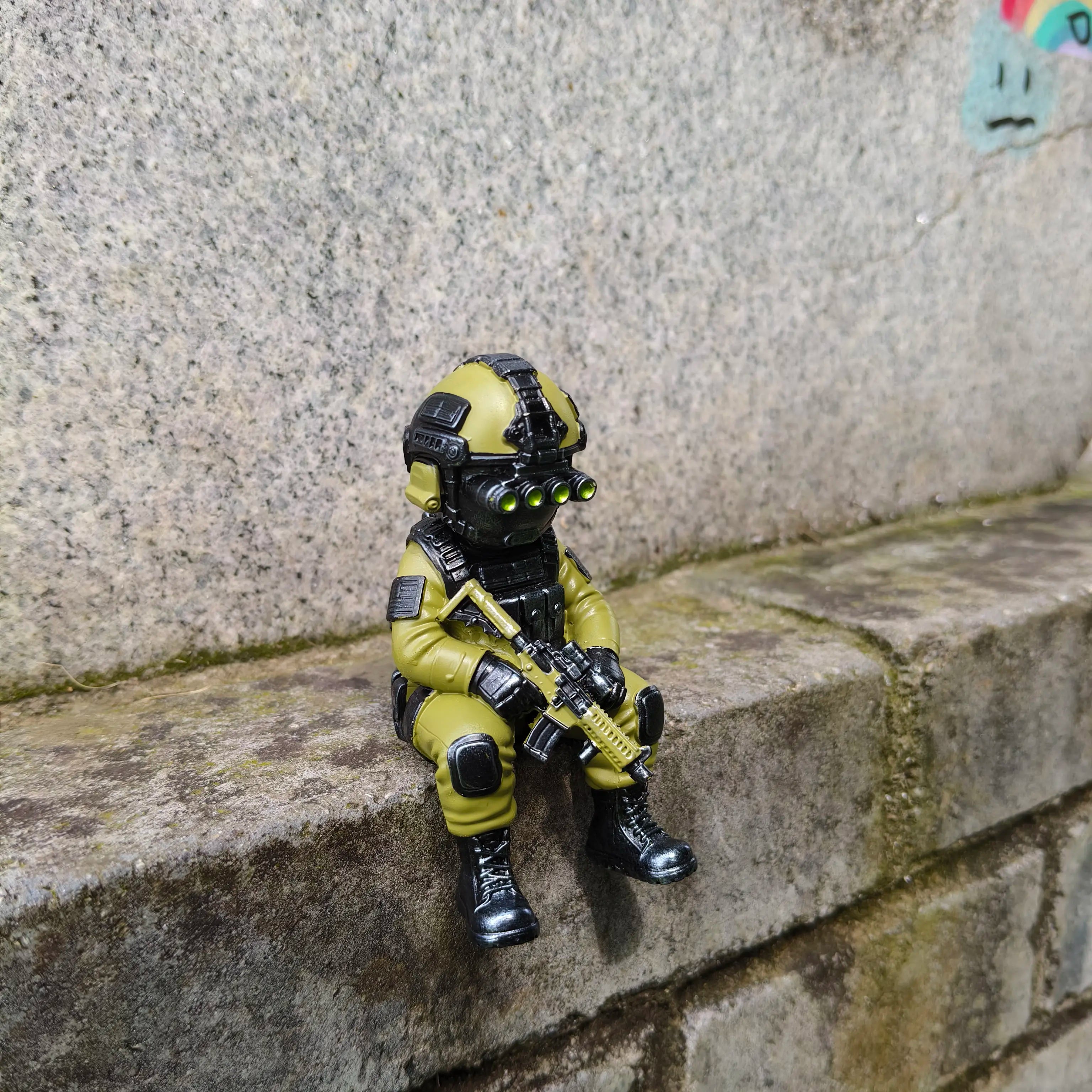 Mini Hardcore Tactical Special Forces Figure – Night Vision Military Desk Decor